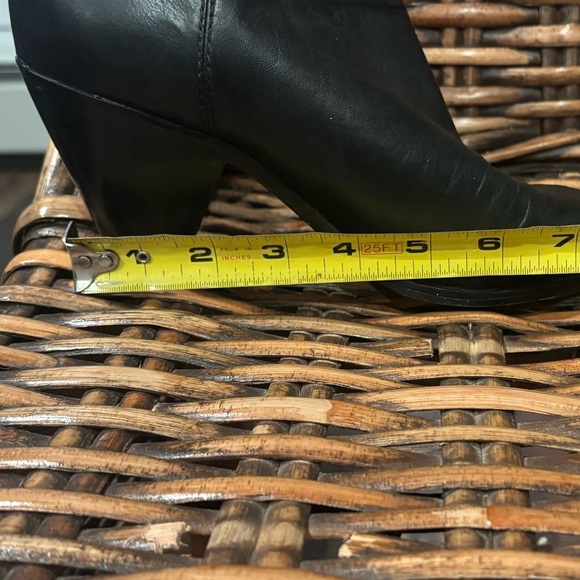 Frye Black Leather Ankle Booties with Zipper size 7.5 Great condition! - Picture 13 of 15